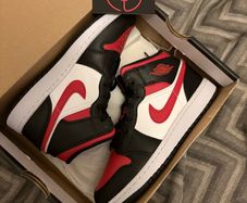 Jordan 1 Mid "Fire Red"