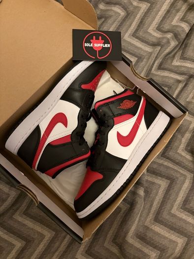 Jordan 1 Mid "Fire Red"