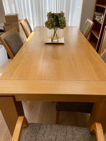 Dining Table And Six Chairs (2 Carvers)