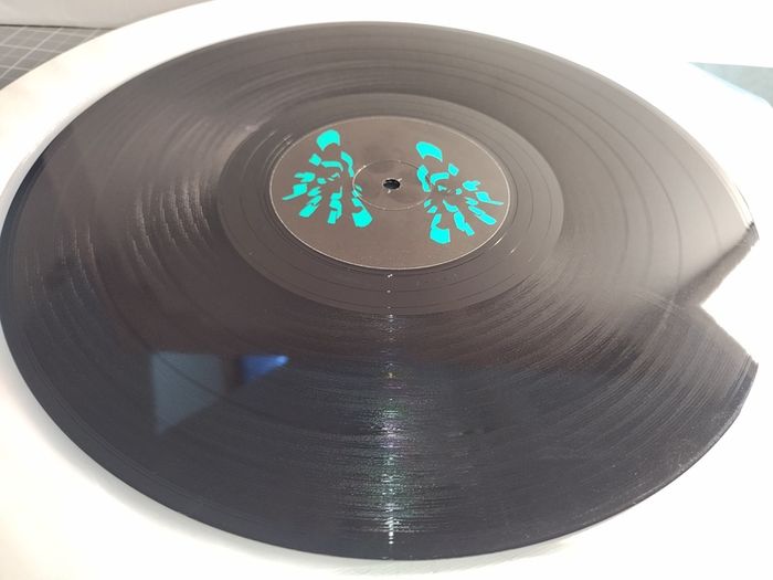 RR Fierce - Back To The Top - Alien Tracks - Hi-nrg House Hard House BELTER!