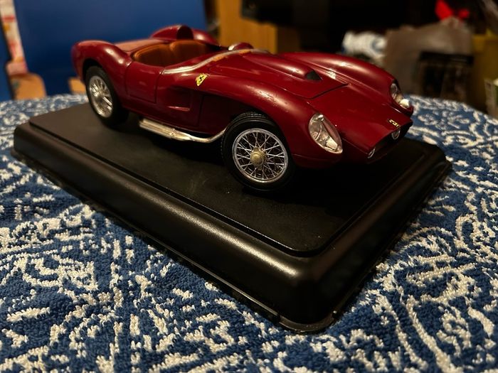Toy model car