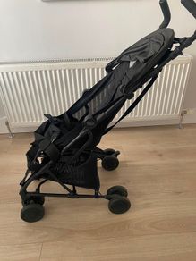 Fold up travel pram