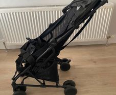 Fold up travel pram
