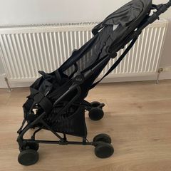 Fold up travel pram