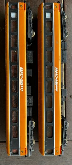 Hornby intercuty coaches. These items are an OO gauge model railway passenger coach featuring the classic orange and black Irish Rail (Iarnrod Eireann) InterCity livery.