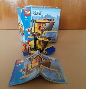 LEGO City 7242 Street Sweeper. Used and discontinued set from 2005 in good condition.