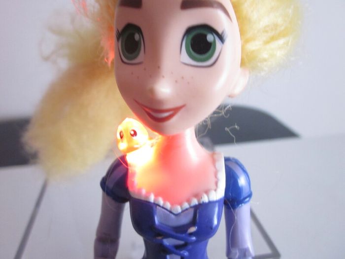 Disney Tangled The Series Musical Lights Rapunzel Doll w/ Pascal -Sings & Speaks