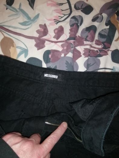 beautiful new misguided black rib shorts