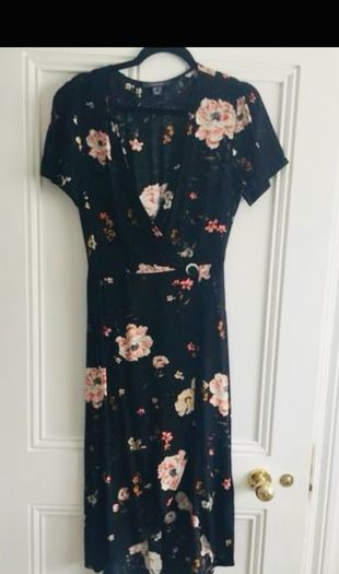 Gorgeous Ladies Black Wrap Floral Dress: Size 10