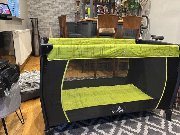 Travel cot