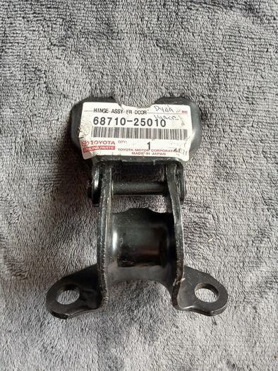 Genuine Toyota Dyna 100/150 68710-25010 (hinge Assy, Front Door, Upper Rh)