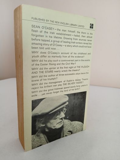 The World of Sean O'Casey Edited by Sean McCann. Drawings by John Cullen Murphy (RB396)