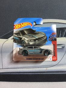 Hot wheels '20 Dodge Charger Hellcat