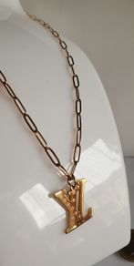 NEW LOUIS Vuitton LV Necklace