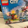 Lego. City. 60371. Plus Tub and Mini Figures. Original. Image 2