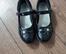 Clarks girls black shoes