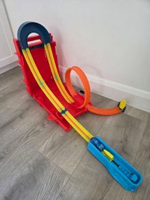 Hot wheels track