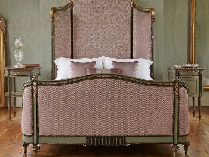 Grand old French large bed and lockers
