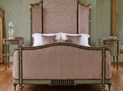 Grand old French large bed and lockers