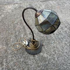 Stained glass table lamp