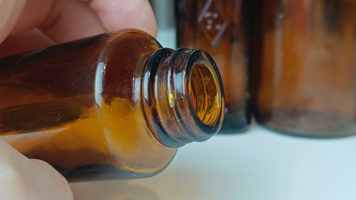 485 - Set of 5 Vintage Brown Amber Glass Screw Top Collectible Decorative Bottles