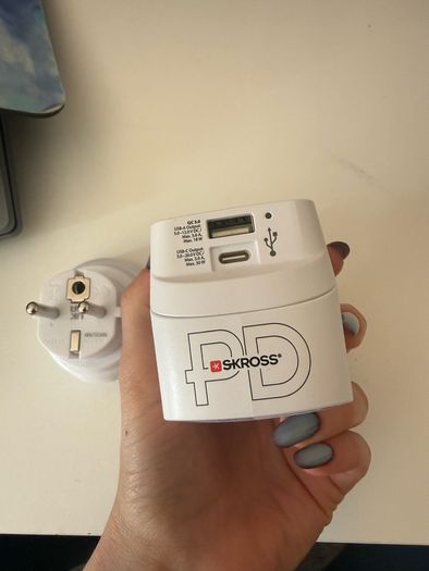 Traveling adapter