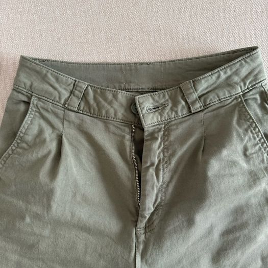 HM mid waist khaki chino pants in size S/8/36