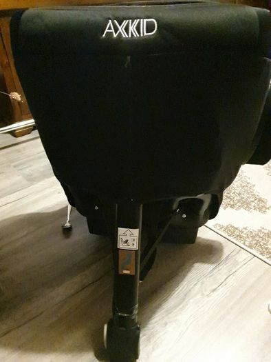 Axkid Move resurfacing carseat