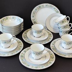 Noritake Savannah Pattern 2031 Porcelain Dinnerware Service, 33 Pieces