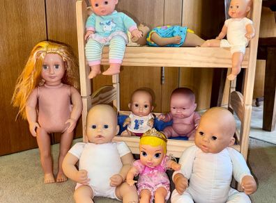 (x9) Dolls
