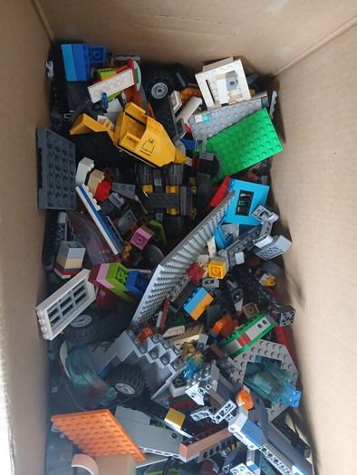 9kg of lego