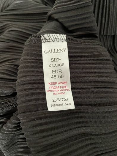 Gallery black plus size top - New