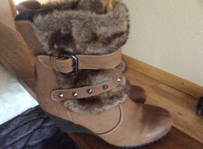 Tan fur ankle boots
