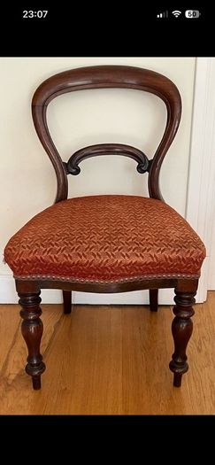 Antique style chair