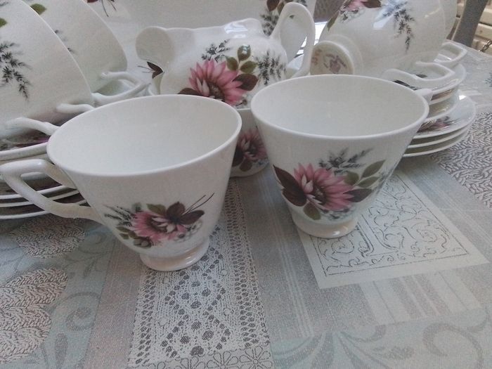 Royal Stuart 21 Piece China Teaset
