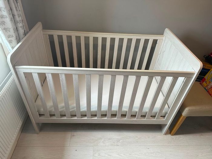 Mamas and papas atlas cot bed