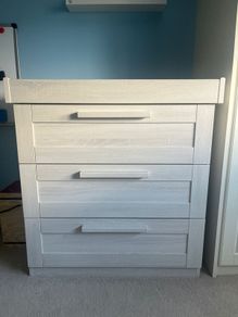 Mamas and Papas changing Table and Shelves Atlas Nimbus white