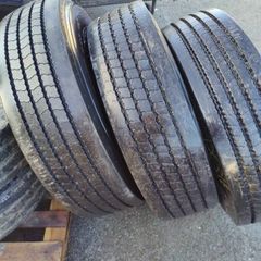 Truck/bus tyres5x  295/80/22.5 steers on rims