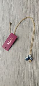 Brand new necklace with flower pendant