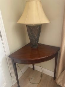 corner table