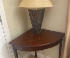 corner table