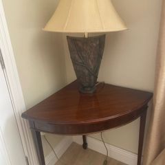 corner table