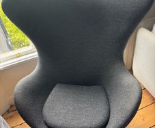 Arne Jacobsen style egg chair