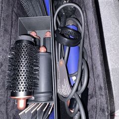 Dyson airwrap with box & accesories