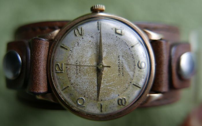 Vintage 1923 Dowel Deluxe 9ct Solid Gold Gents Wrist Watch - 17 jewels Antimagnetic Swiss Made(engraved Esso 1923) in working order
