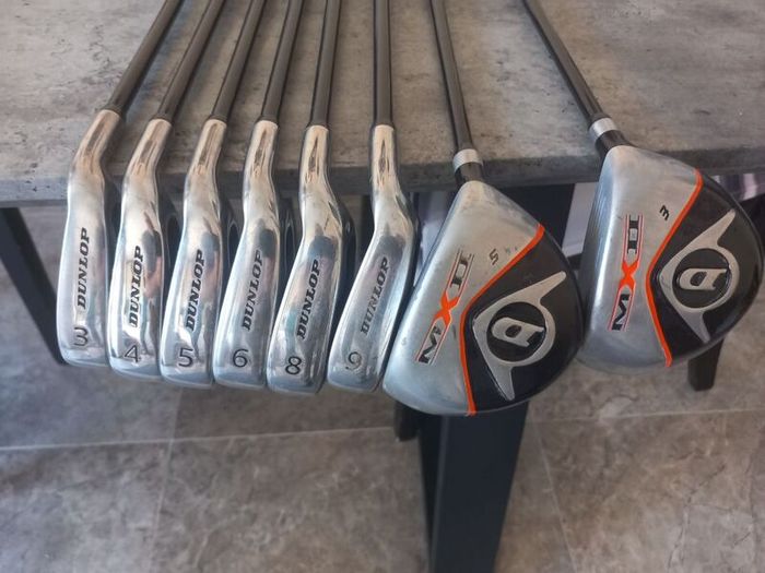 Dunlop golf clubs and bag with stand. Right handed clubs.