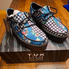 Tuk Shoes