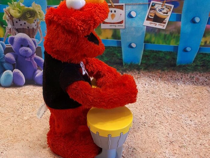 Let's Rock Elmo ORIGINAL HASBRO Talks and Sings E2 Sesame Street