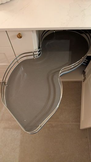 Kitchen corner pull out