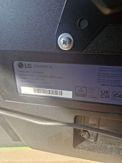 2 LG 27" monitors with Swivel Stand